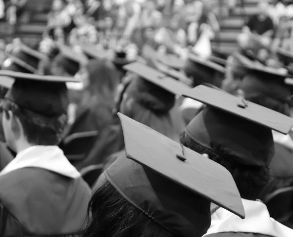 MASIH ADAKAH BEASISWA DI FAKULTAS KEDOKTERAN UNIVERSITAS AIRLANGGA UNTUK MAHASISWANYA?