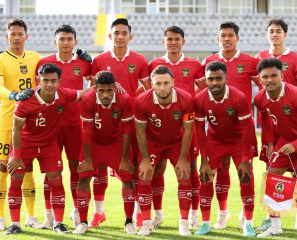 DIBALIK LAYAR TIMNAS SEPAKBOLA INDONESIA