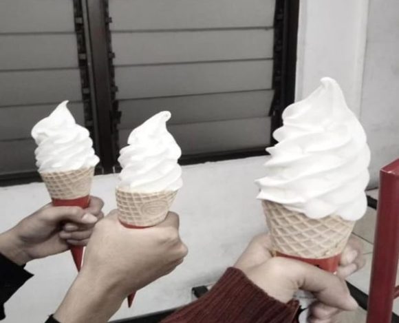 FAKTA ES KRIM DINGIN PENCAIR SUASANA